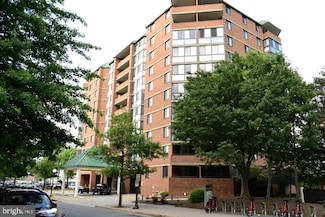 1001 N Randolph St Unit 811, Arlington, VA 22201