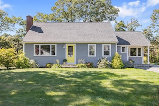 15 Geraldine Rd, Cotuit, MA 02635