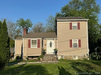15 Sunlit Dr, Norwalk, CT 06851