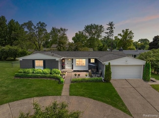 25692 Chapelweigh Dr, Farmington Hills, MI 48336