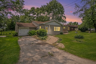 3321 E Red Oak Ln, Crete, IL 60417