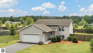 4473 Quail Ct, Traverse City, MI 49685