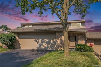 7924 Meadow Dr, Waterford, MI 48329