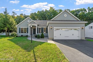 17 Chesebro Dr, Schenectady, NY 12309