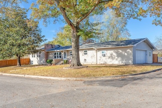 305 N Sunshine St, Branson, MO 65616