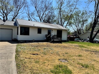 535 E 5th St, Adrian, MO 64720