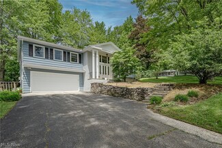 134 Greenbrier Dr, Chagrin Falls, OH 44022