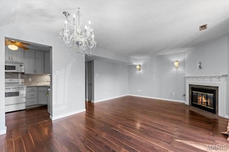1436 Peacock Ln, Saint Louis, MO 63144