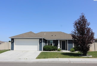 1043 S Blueberry Place, Kennewick, WA 99338