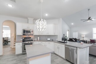 2006 Creek Run Dr, Pearland, TX 77584