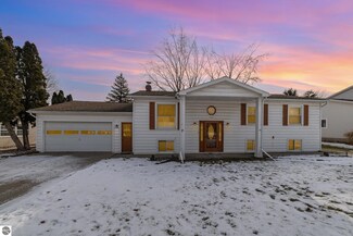 307 Devon Dr, Saint Louis, MI 48880