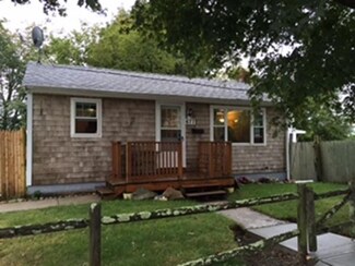 677 Dartmouth St, South Dartmouth, MA 02748