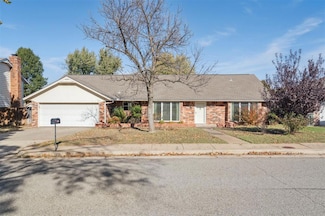 1213 Woodview Ln, Edmond, OK 73013