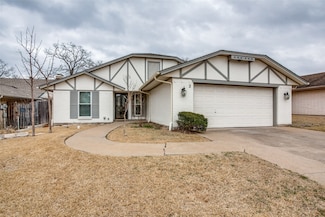 2 Preston Trail Ct, Pantego, TX 76013