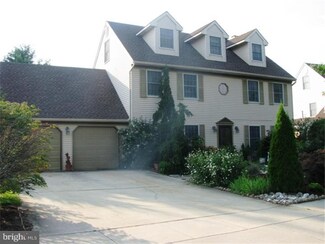 313 New Castle Ln, Swedesboro, NJ 08085