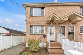 141-40 250th St, Jamaica, NY 11422