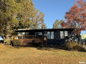 26 Lake Warren Dr, Monmouth, IL 61462