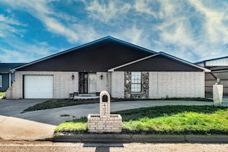402 Beach Ave, Friona, TX 79035