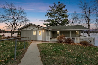 N2646 Rustic Cir, Clintonville, WI 54929