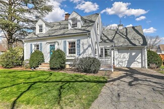 4 Palmer Ave, Riverside, RI 02915