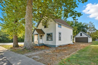 19 E Benton St, Oswego, IL 60543