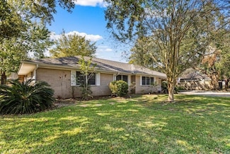 211 S Iowa Ave, League City, TX 77573