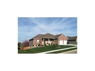 1005 Charles St, Knob Noster, MO 65336