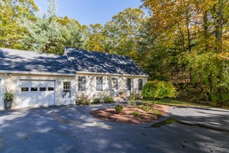 12 Cape Woods Dr, Cape Elizabeth, ME 04107
