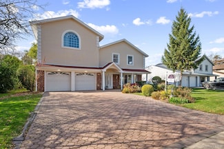 89 Nottingham Rd, New Hyde Park, NY 11040