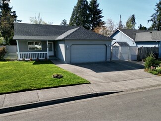 838 Hazelnut Ln, Springfield, OR 97478