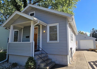 914 Waverly Ave, Grand Haven, MI 49417