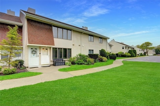 20 Laurel Ave Unit 83, East Islip, NY 11730