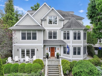 13 Witch Ln, Norwalk, CT 06853