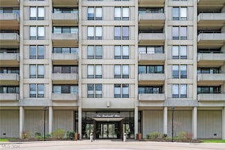 1 Bratenahl Place Unit 1109, Bratenahl, OH 44108