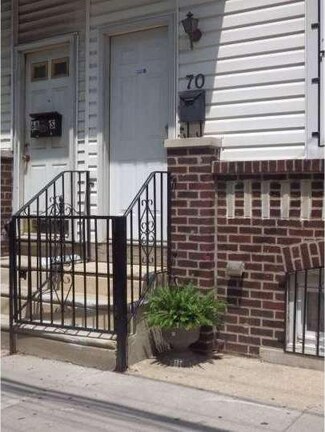 70 S 27th St, Camden, NJ 08105