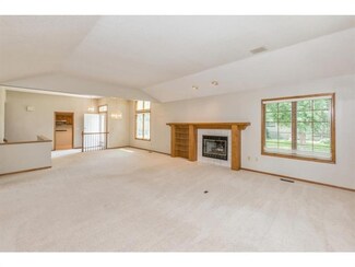 6068 Terrace Dr Unit 1A, Johnston, IA 50131