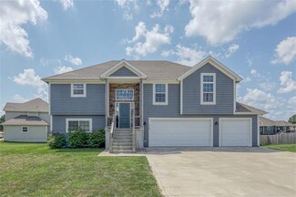 3722 N 152nd Ct, Basehor, KS 66007