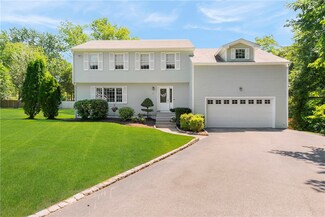 14 Mary Ann Dr, Cranston, RI 02921