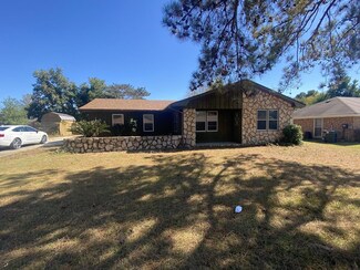 136 Scarborough Rd, Centerville, GA 31028