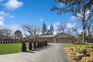31 Hickory Dr, Oak Brook, IL 60523