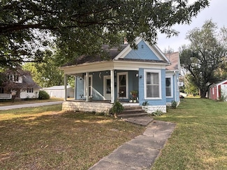 223 W Davis St, La Plata, MO 63549