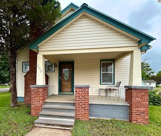 202 S Maple St, Pretty Prairie, KS 67570