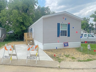 212 Anker Ln Unit 28, Germantown Hills, IL 61548
