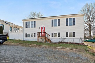 4267 Warren St, Marshall, VA 20115