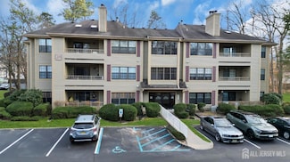 2804 Ridgefield Ct, Helmetta, NJ 08828