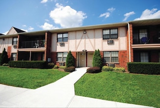 34 Longfellow Ave Unit 3409, Levittown, NY 11756