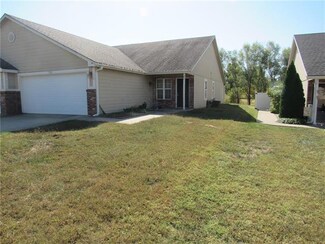 1120 Pebble Beach Ln, Ottawa, KS 66067
