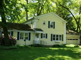 1528 Dogwood Dr, Elkhart, IN 46514