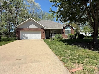12 Chadwick Ln, Country Club, MO 64506