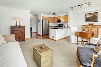 827 Hiawatha Place S Unit 405, Seattle, WA 98144